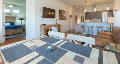 Luxury Living Just 3 Blocks From Park Ave!!!