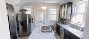 Beautiful Craftsman home near C-Street for you and your pets!