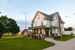 Exterior - Charming Farmhouse with pool on 10 acres (Berrien Center)