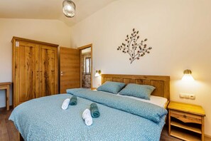 3 bedrooms, free WiFi, bed sheets