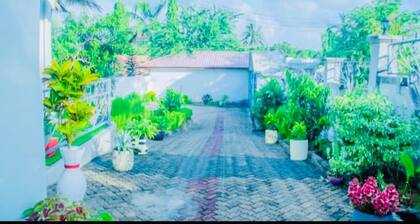 Clean Luxury Home with 3 bedrooms and free parking