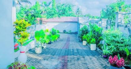 Clean Luxury Home with 3 bedrooms and free parking