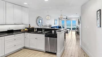 KĂŒhlschrank, Mikrowelle, Ofen, Herdplatte