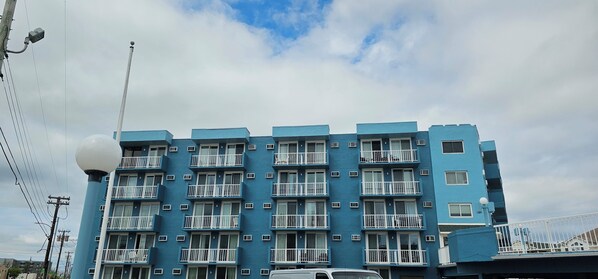 المنشأة من الخارج