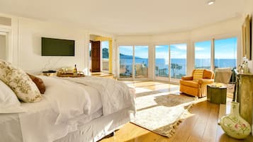 6 bedrooms, iron/ironing board, travel crib, WiFi