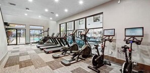 Fitness facility - Spacious 2bd w/1.5bath- 5 min from Nrg, Tmc, Rice Village, & Galleria (Houston)