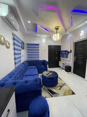 Smart TV, video games, DVD player, table tennis - Why have little when you can have it all?! (Sagamu)