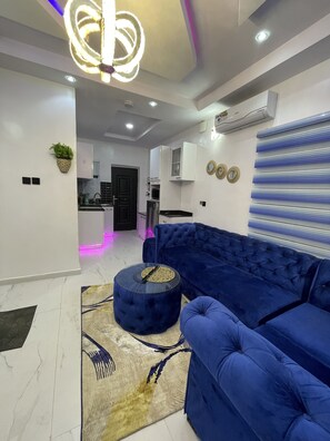 スマートテレビ、テレビゲーム、DVD プレーヤー、卓球台