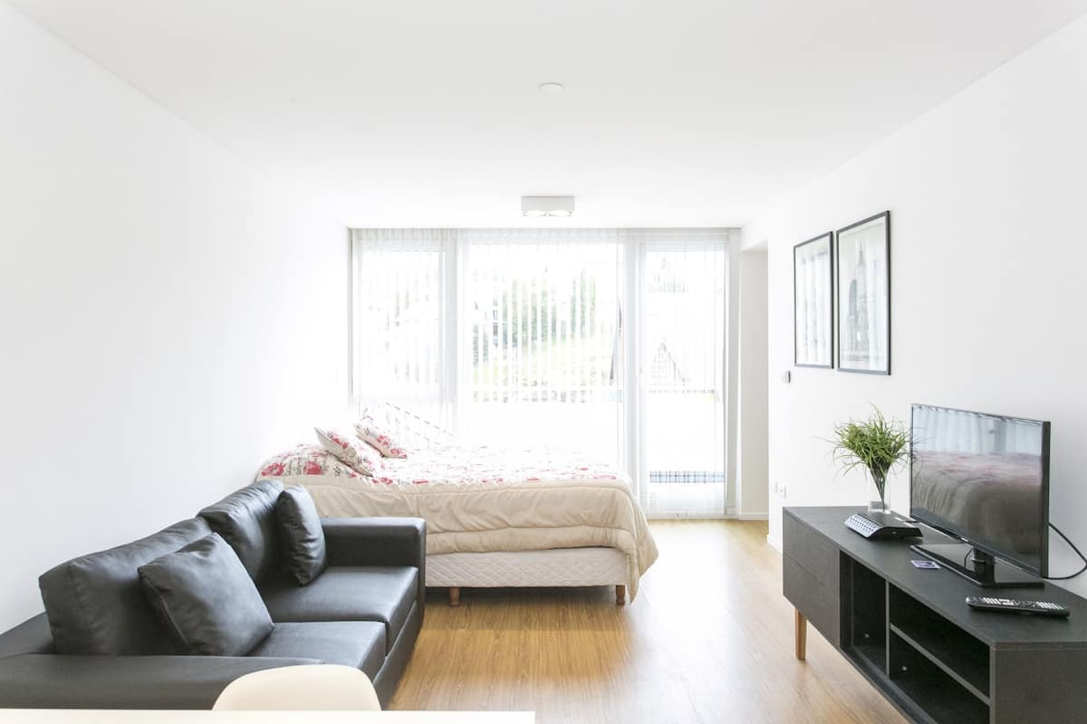 Studio, 1 grand lit, balcon, vue montagne