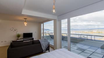 Studio, 1 Queen Bed, Balcony, Canal View | 1 bedroom, in-room safe, individually decorated, individually furnished