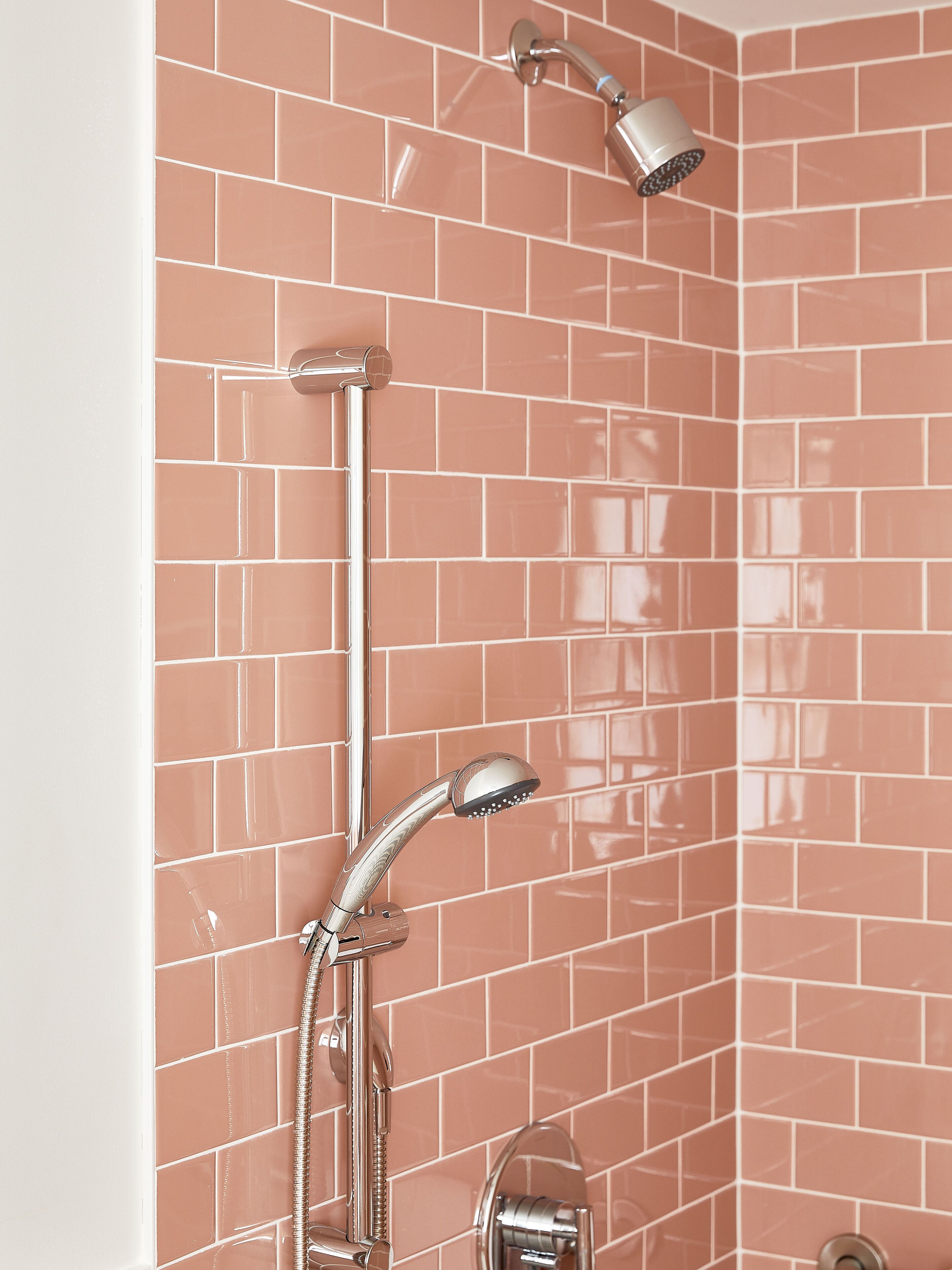 standard room, 1 king bed, accessible | bathroom | shower, free toiletries, hair dryer, towels