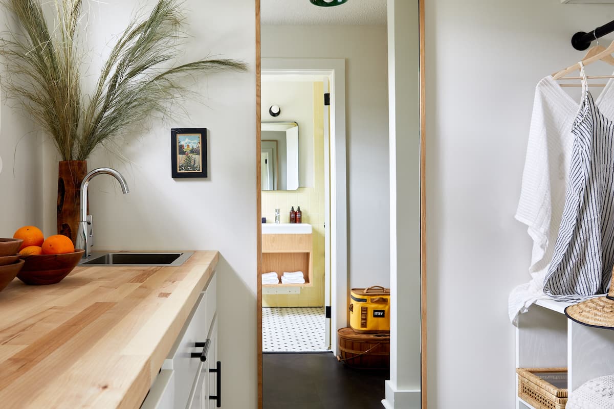 2 bedrooms, hypo-allergenic bedding, iron/ironing board, free wifi