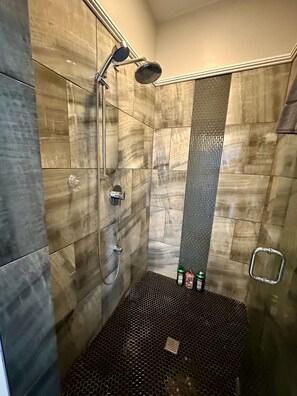 Combined shower/tub, hair dryer, towels, soap