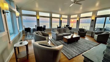 智能电视、壁炉、电子游戏、桌上足球