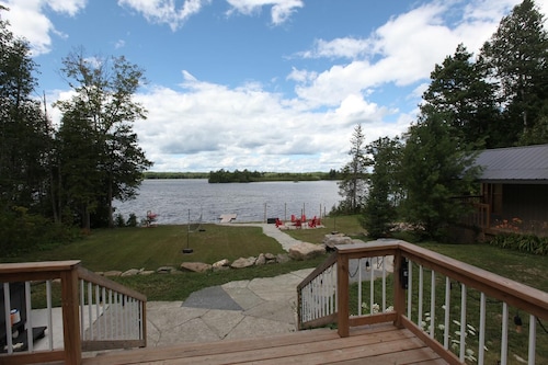 ❤️Private Sandy Beach Waterfront Cottage w/ Hottub❤️