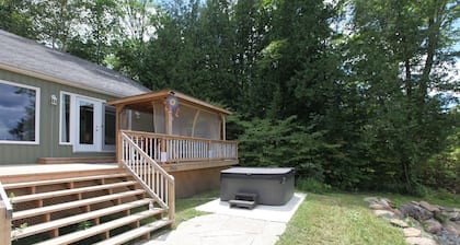 â€ïžPrivate Sandy Beach Waterfront Cottage w/ Hottubâ€ïž