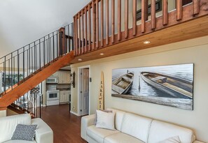 Smart TV, video games, DVD player, video library - The Relaxation Station (Tiny)