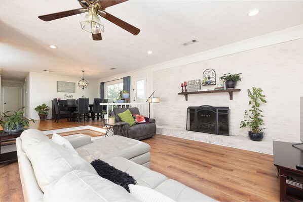 Smart TV, fireplace, books, offices