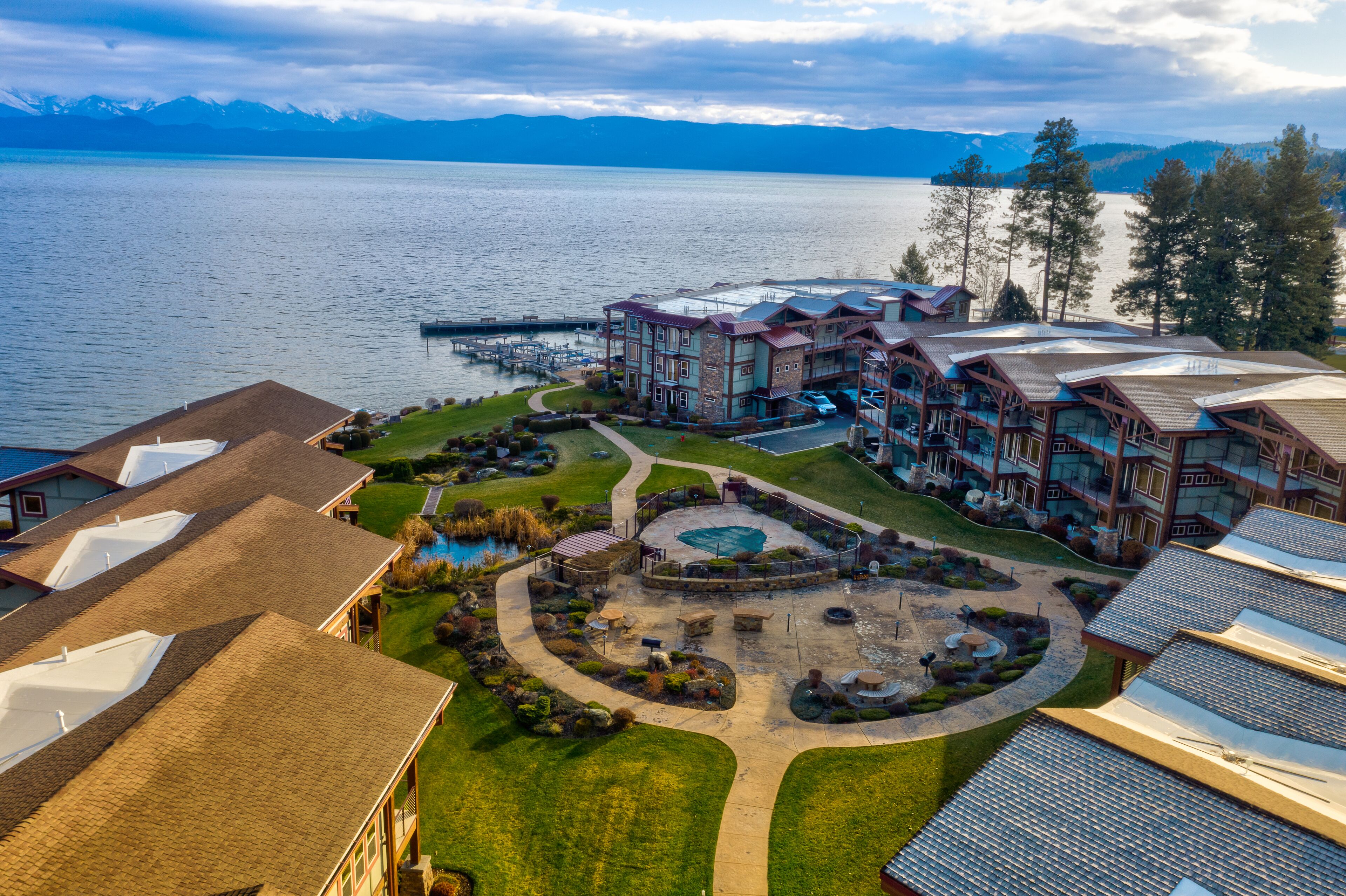Lakefront Luxury w Slip (1/3 time), Beautiful Mountain Views!!