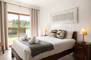 3 slaapkamers, een strijkplank/strijkijzer, reisbedje, gratis wifi