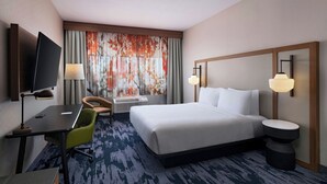 Desk, laptop workspace, blackout drapes, iron/ironing board - Fairfield by Marriott Inn & Suites Phoenix West Chandler (Phoenix)