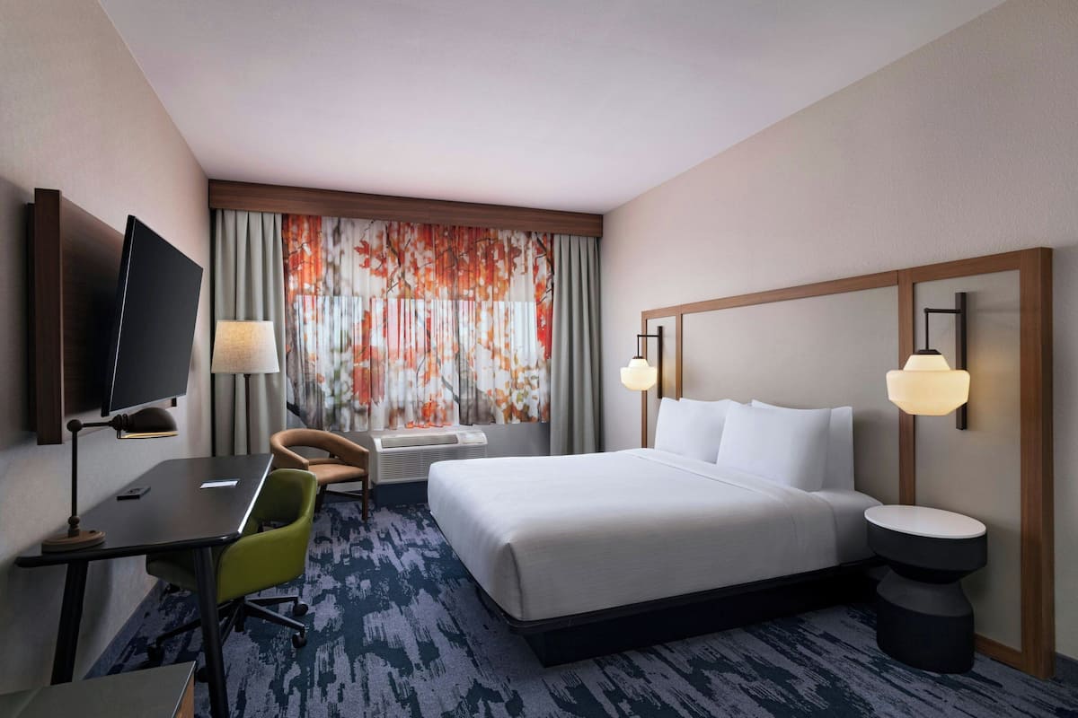 Standard Room, 1 King Bed, Non Smoking | 1 bedroom, desk, laptop workspace, blackout drapes