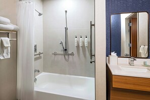 Hair dryer, towels, soap, shampoo - Fairfield by Marriott Inn & Suites Phoenix West Chandler (Phoenix)