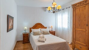 4 chambres, fer et planche à repasser, lit parapluie, Wi-Fi