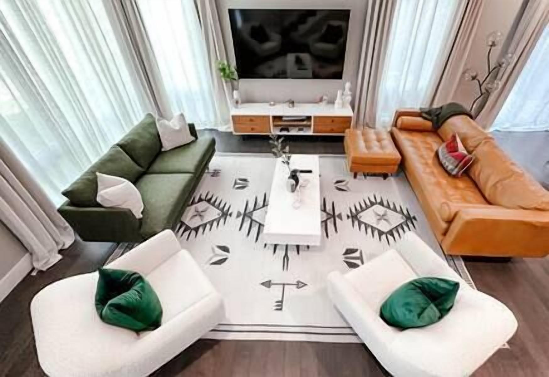 Modern Colonial - Tremont - Excellent Walkability
