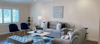 "Luxury: 4B/3B with Dual EnSuites, Parking, WiFI"