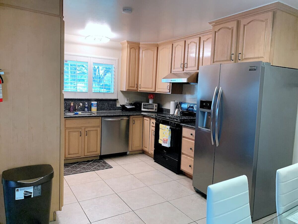 雪櫃、微波爐、焗爐、爐具