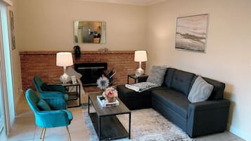 Televisie, een open haard, Netflix en streamingdiensten