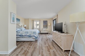 3 bedrooms, internet, bed sheets - 5611- King's Landig, Oceanfront Condo. Direct Beach Access. Community Pool. Close to Everything. (Nags Head)