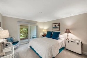 4 slaapkamers, een bureau, een strijkplank/strijkijzer, gratis wifi