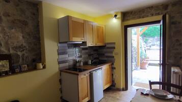 Réfrigérateur, plaque de cuisson, cafetiÚre/bouilloire