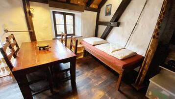 2 Schlafzimmer, Schreibtisch, Bügeleisen/Bügelbrett, Reisekinderbett