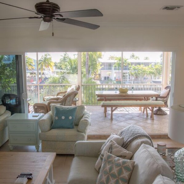 Casa, 3 habitaciones, vista a la playa | Restaurantes