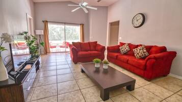 House, Multiple Beds (Camiles Sandy Ridge Vacation Home) | Living room