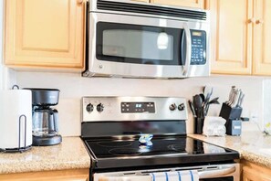Coffee/tea maker, fridge, microwave, oven - Beachfront|SonoranSeaResort|2ndFloor|HeatedPool (Puerto Peñasco)