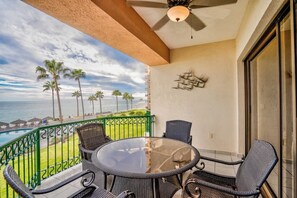 Outdoor dining - Beachfront|SonoranSeaResort|2ndFloor|HeatedPool (Puerto Peñasco)