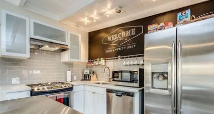 Tucson Spring Street (right unit) · New!|Chic Duplex in Tucson||UofA|1 of 2