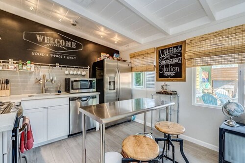 Tucson Spring Street (right unit) · New!|Chic Duplex in Tucson||UofA|1 of 2