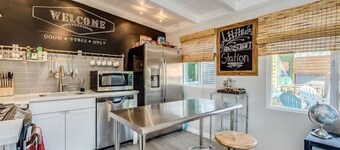 Tucson Spring Street (right unit) · New!|Chic Duplex in Tucson||UofA|1 of 2