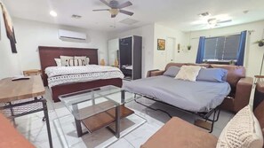 5 bedrooms, iron/ironing board, WiFi, bed sheets