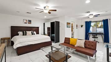 Desk, iron/ironing board, WiFi, bed sheets