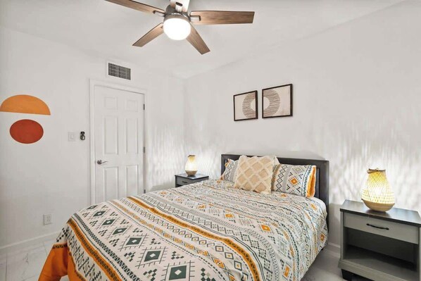Desk, iron/ironing board, WiFi, bed sheets