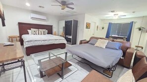 5 bedrooms, iron/ironing board, WiFi, bed sheets