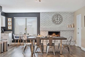 Dining - Glendale Getaway | Pool (Glendale)
