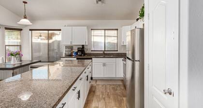 Beautifully Decorated Home,Avondale,PrivatePool