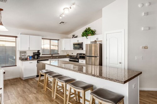 Beautifully Decorated Home,Avondale,PrivatePool